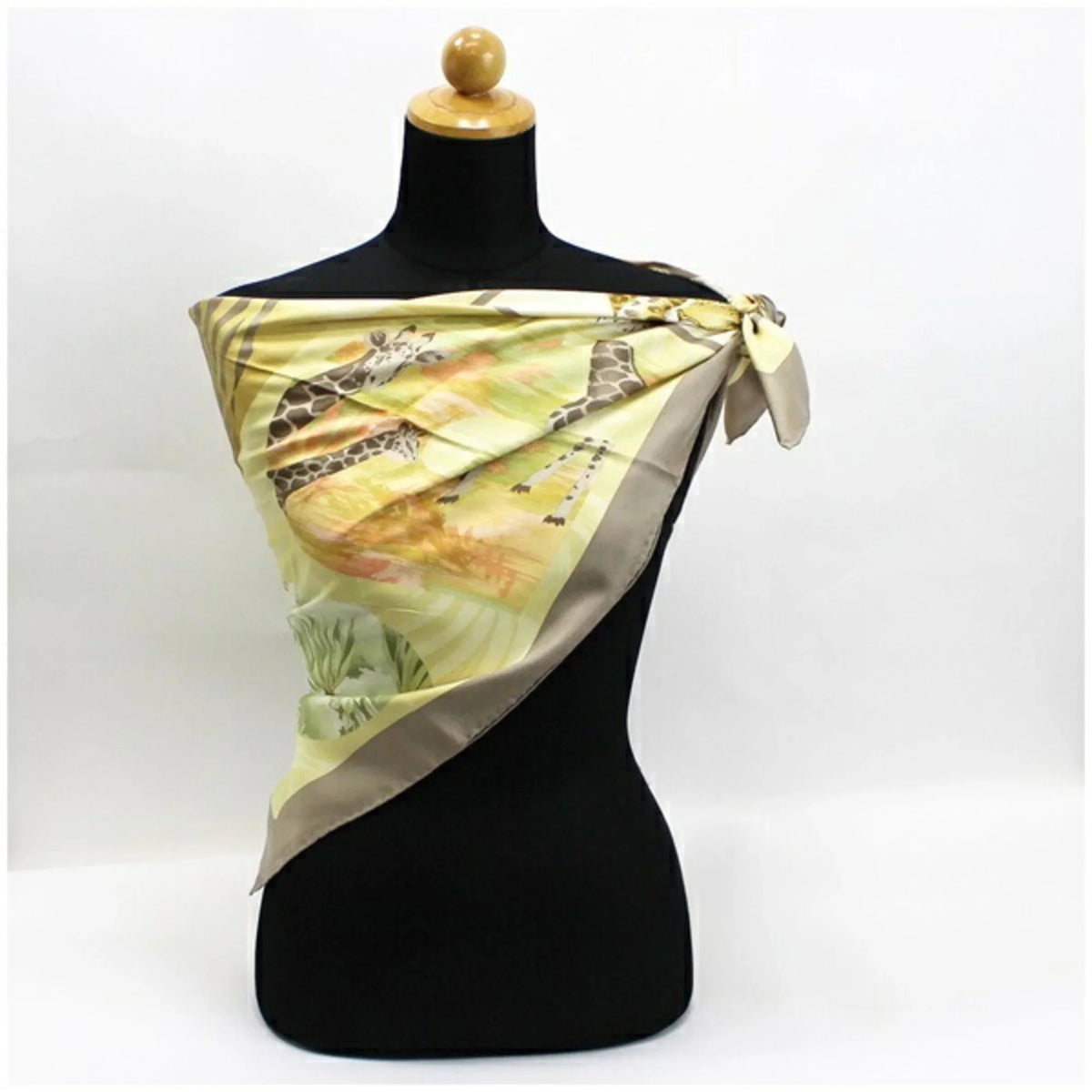 Leopard Scarf Ferragamo FERRAGAMO Silk (Good) Women's Pre-Owned Pattern Animal SALVATORE Beige x Greige Muffler